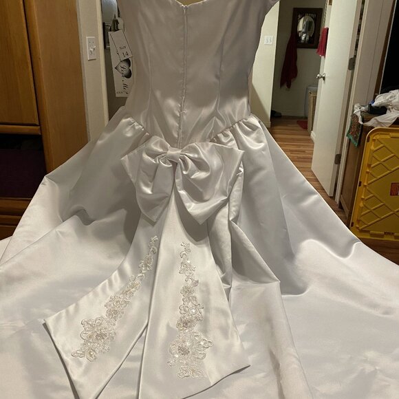 #20) Wedding Gown: Cinderella Ball - Picture 7 of 10